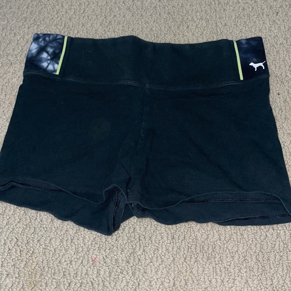 PINK YOGA BLACK SHORTS SIZE LARGE
